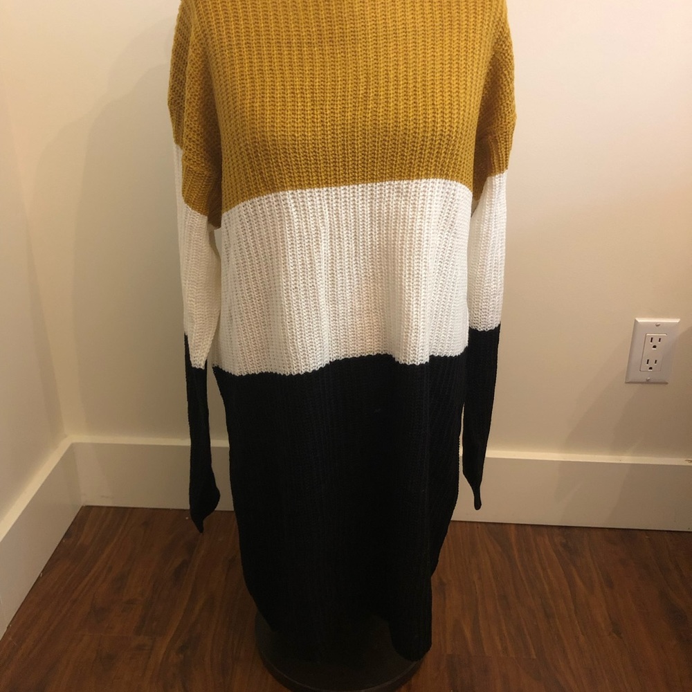 Color Block Sweater - Picture 3 of 6